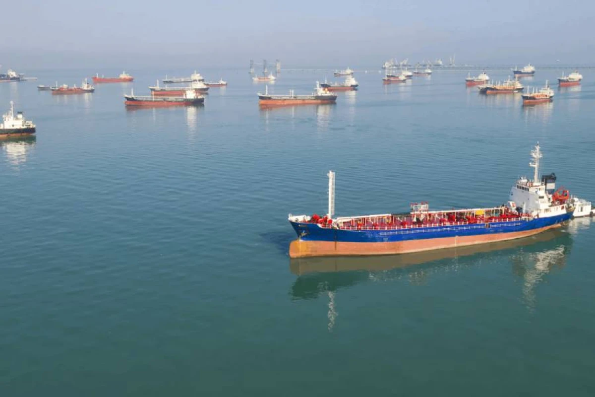 İraq sularında yeddi tanker ilişib qaldı
