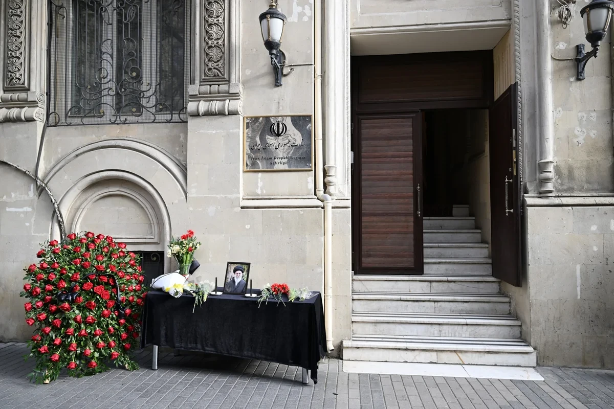 Prezident İranın Azərbaycandakı səfirliyində oldu, başsağlığı verdi — 2