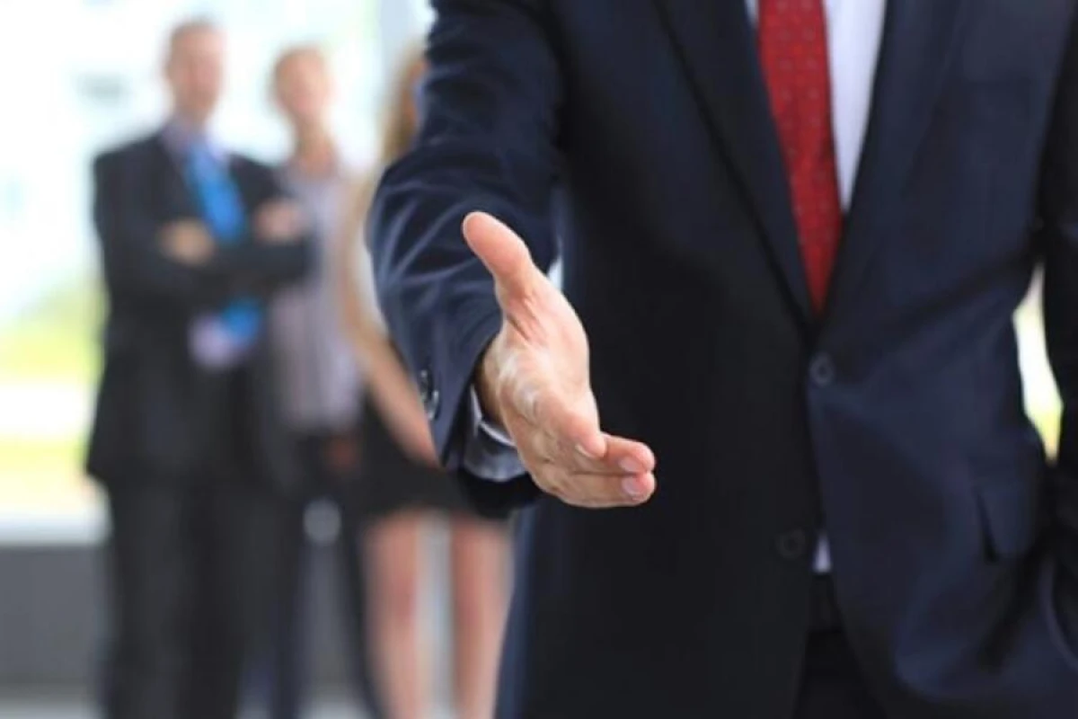 Məzunlar iş axtarmalı, yoxsa iş qurmalıdırlar?