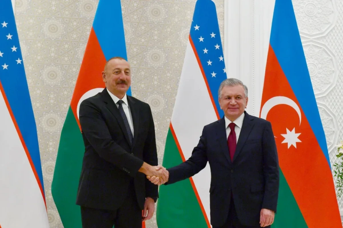 Mirziyoyev İlham Əliyevə zəng etdi