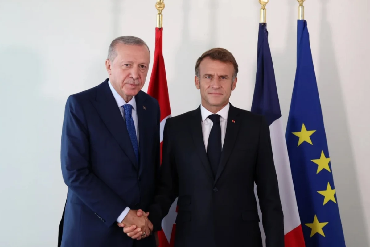 Ərdoğan Makronla İrandakı hadisələri müzakirə etdi