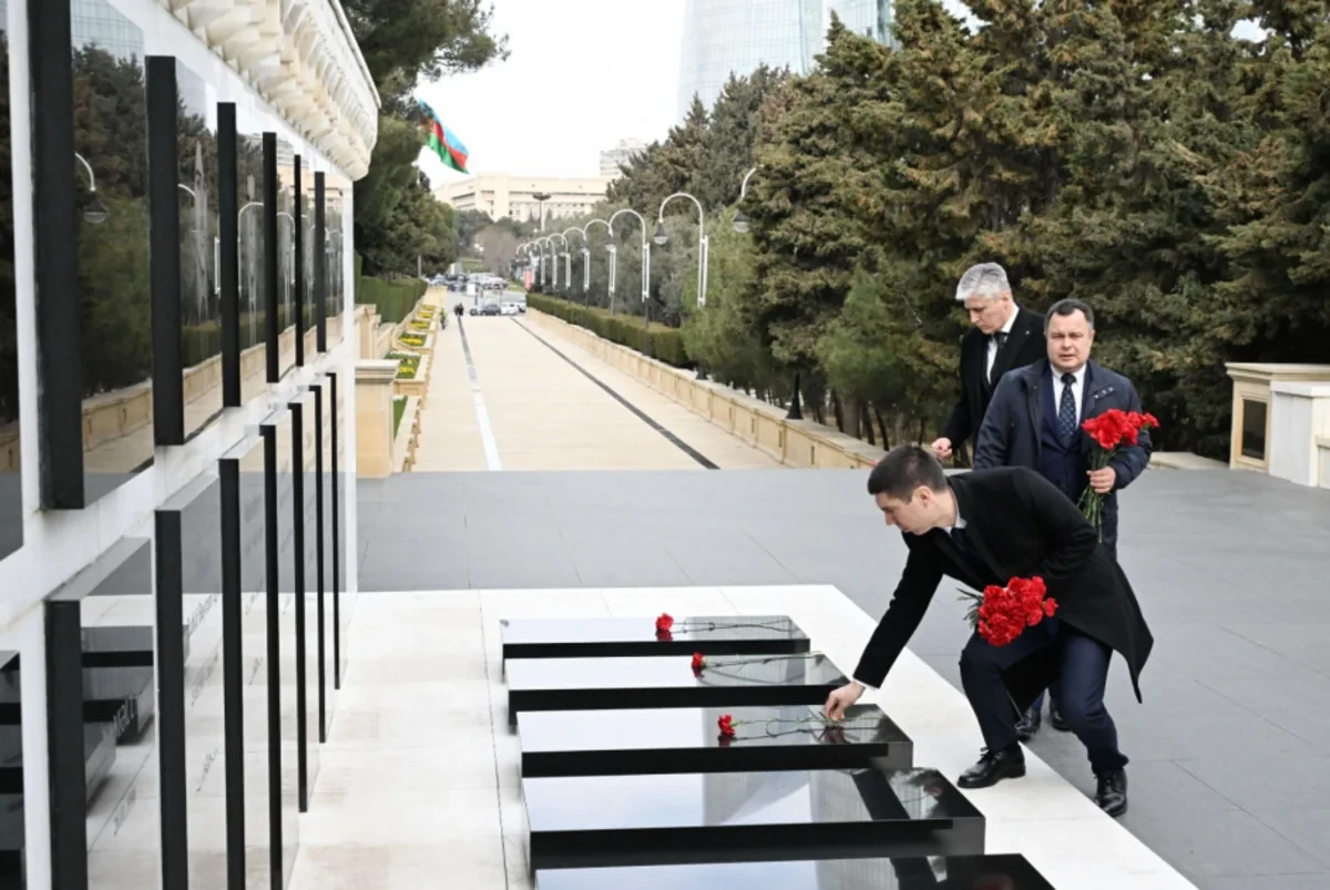 Mixay Popşoi Zəfər parkını və Şəhidlər xiyabanını ziyarət etdi — 1