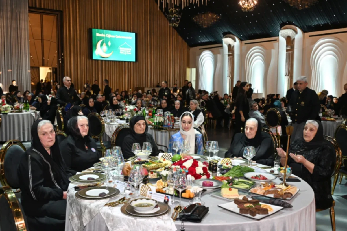 Leyla Əliyeva şəhid ailələri ilə birlikdə iftar süfrəsində iştirak etdi