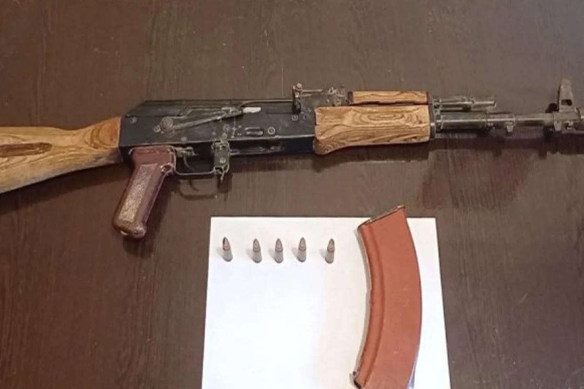 Salyanda 63 yaşlı kişidən avtomat və narkotik götürüldü