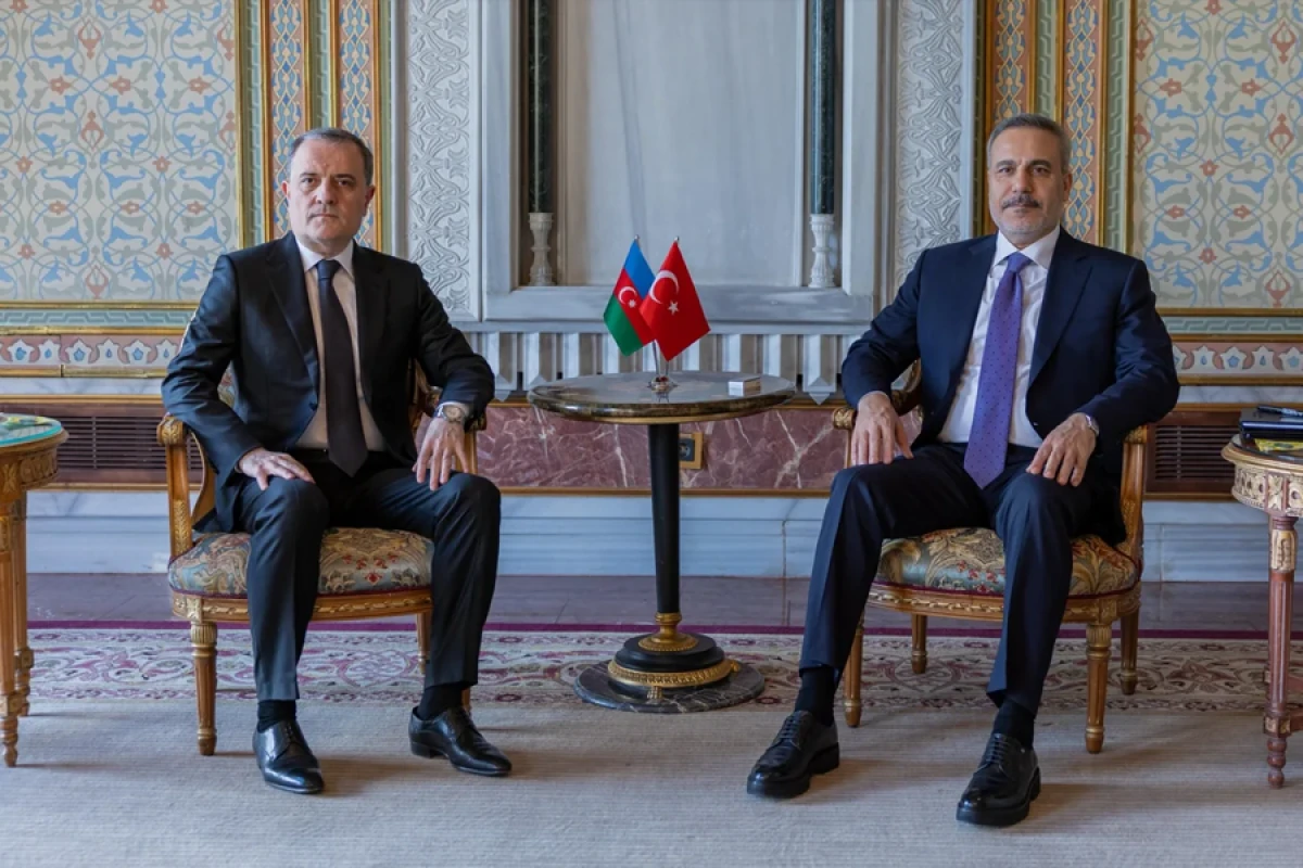 Azərbaycan və Türkiyə XİN başçıları İstanbulda görüşdü