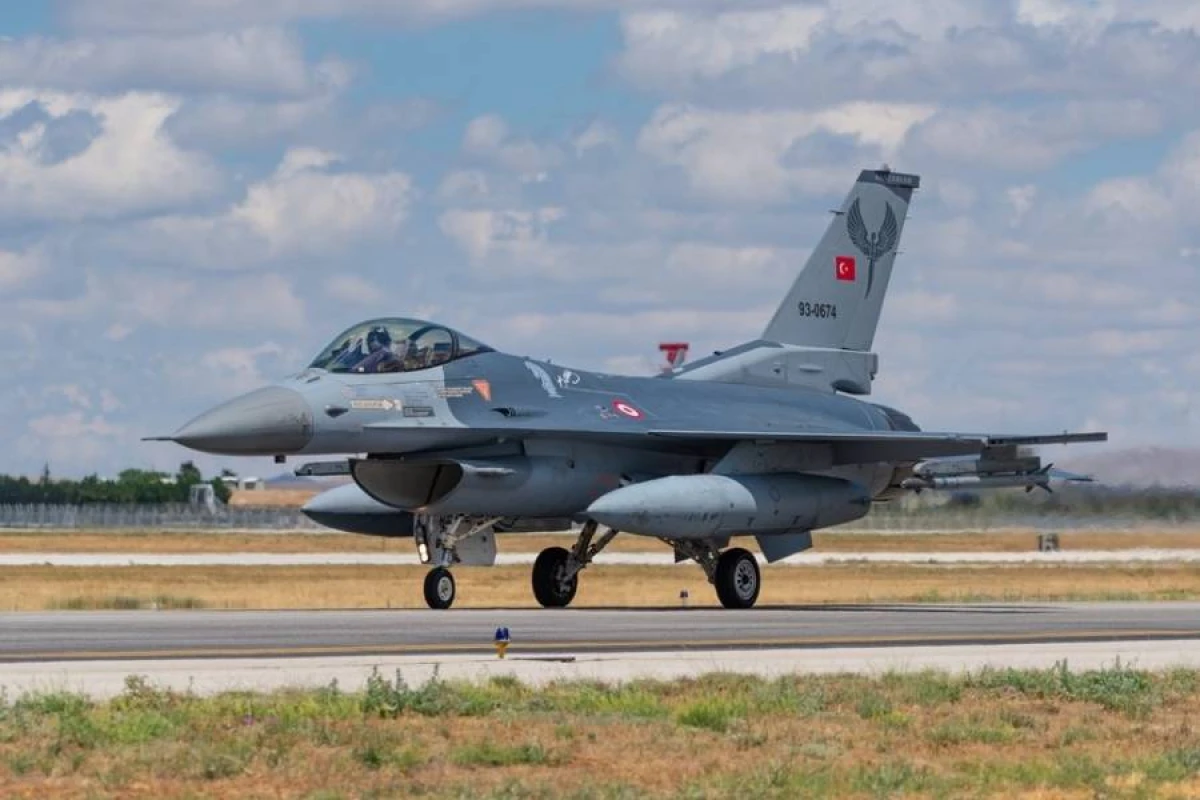 Türkiyə Şimali Kiprə qırıcı təyyarə yerləşdirir