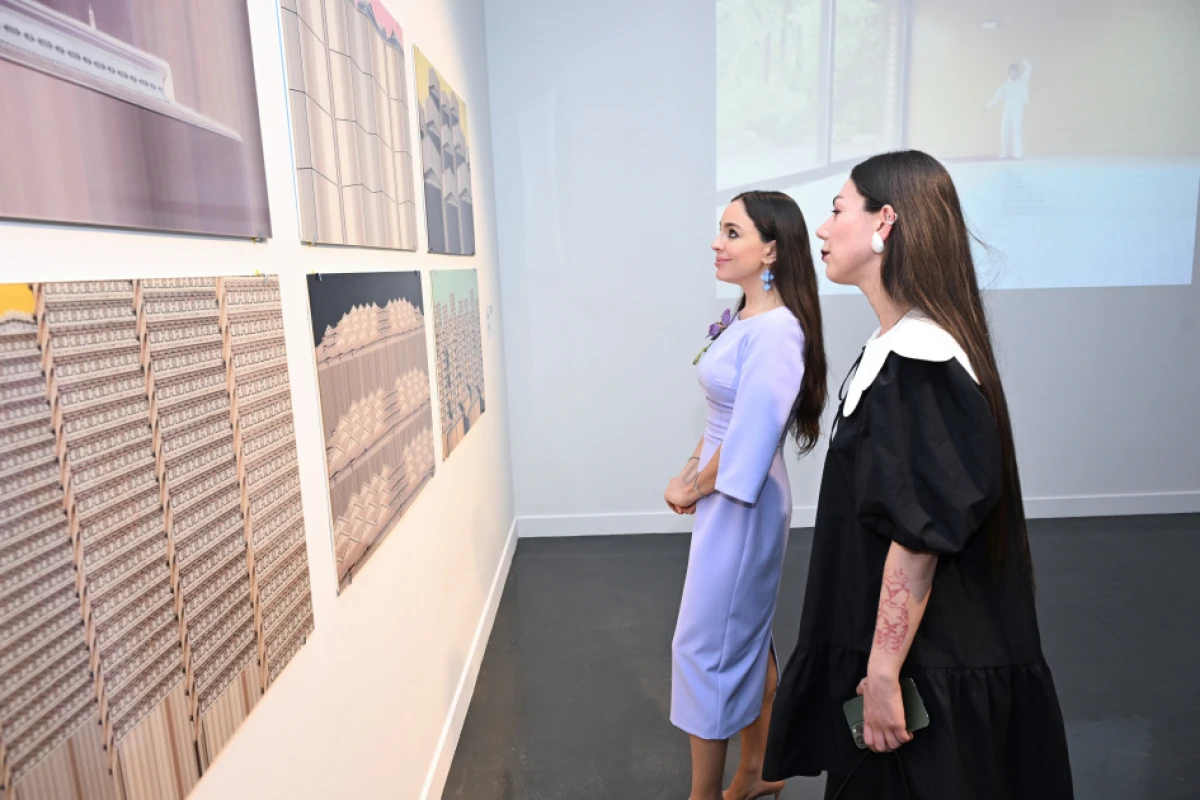 Leyla Əliyeva "Mənzərəyə açılan ev" mövzusunda qrup sərgisində iştirak etdi — 1