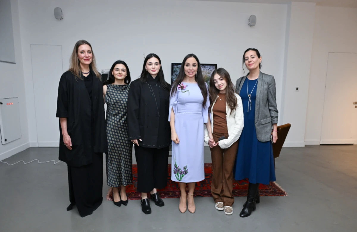 Leyla Əliyeva "Mənzərəyə açılan ev" mövzusunda qrup sərgisində iştirak etdi — 2