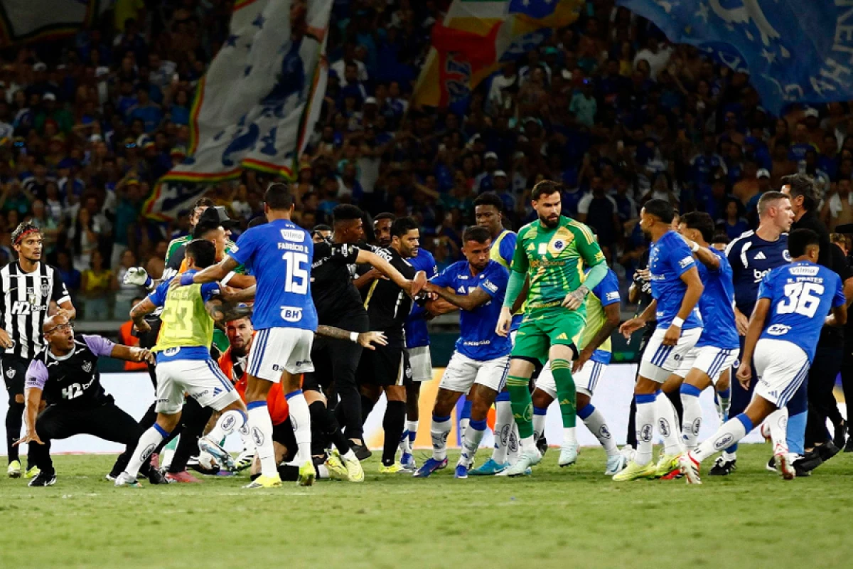 Final oyunu qalmaqalla bitdi: hakim 23 futbolçunu qovdu