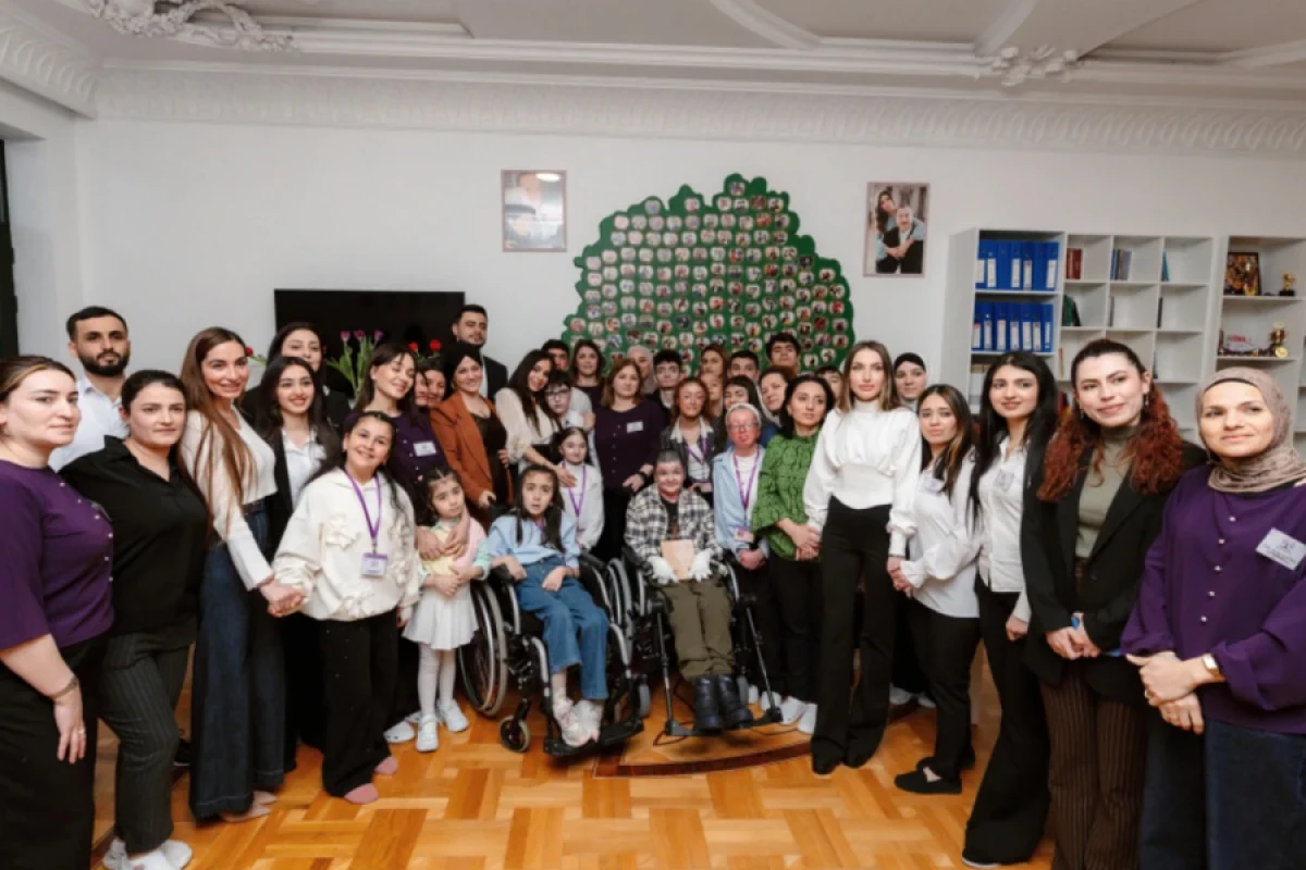 Leyla Əliyeva, Arzu Əliyeva və Alena Əliyeva "Yaşama Dəstək" Mərkəzində oldular