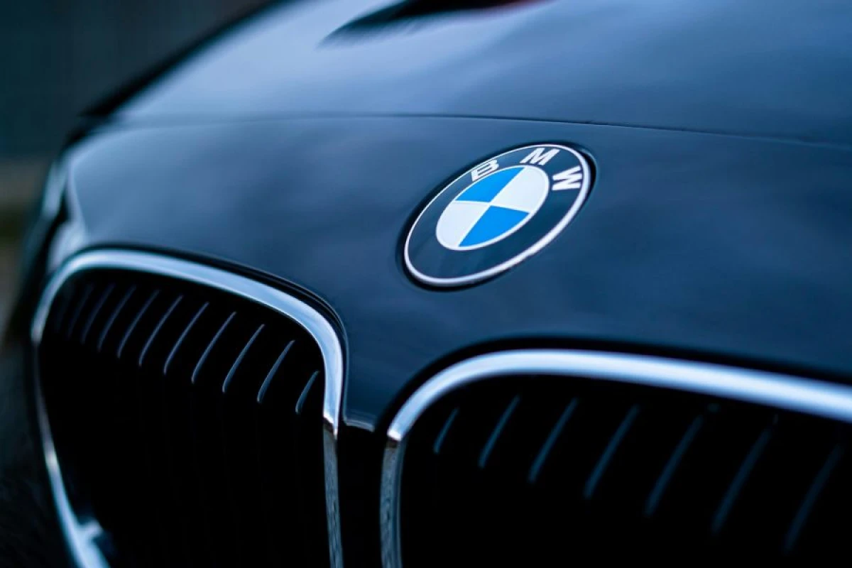 "BMW"nin xalis mənfəəti 3% azaldı