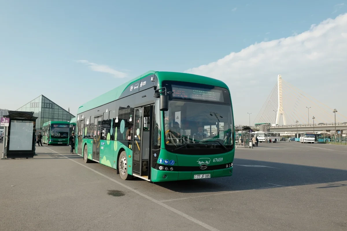 Daha 7 marşrut xəttinin avtobusları tam elektrikləşdirildi — 1
