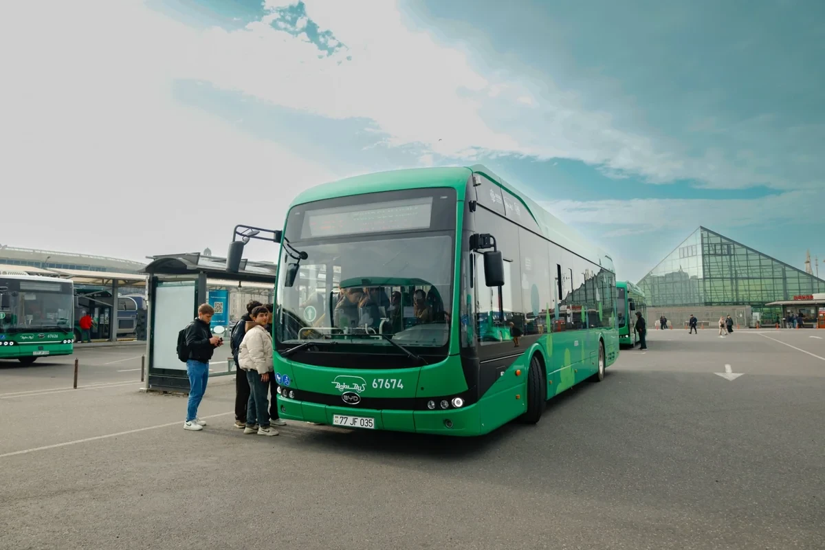 Daha 7 marşrut xəttinin avtobusları tam elektrikləşdirildi — 3