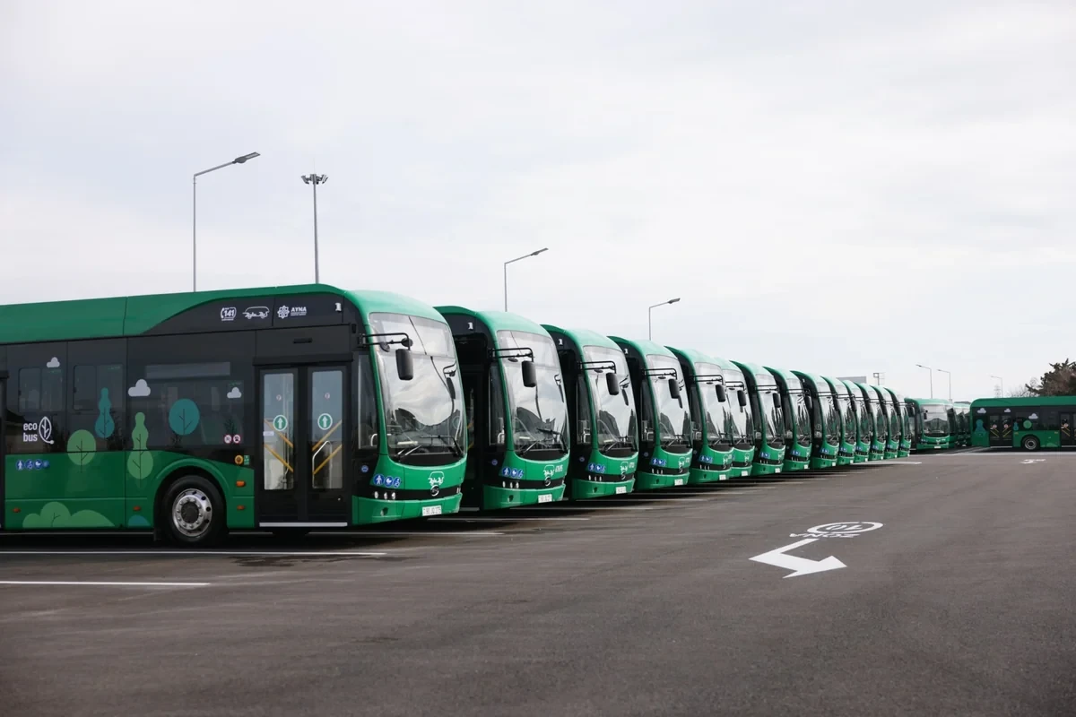 Daha 7 marşrut xəttinin avtobusları tam elektrikləşdirildi — 5