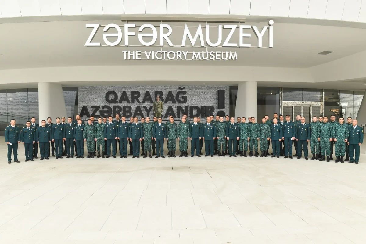 Elçin Quliyev fərqlənən hərbi qulluqçuları təltif etdi — 1