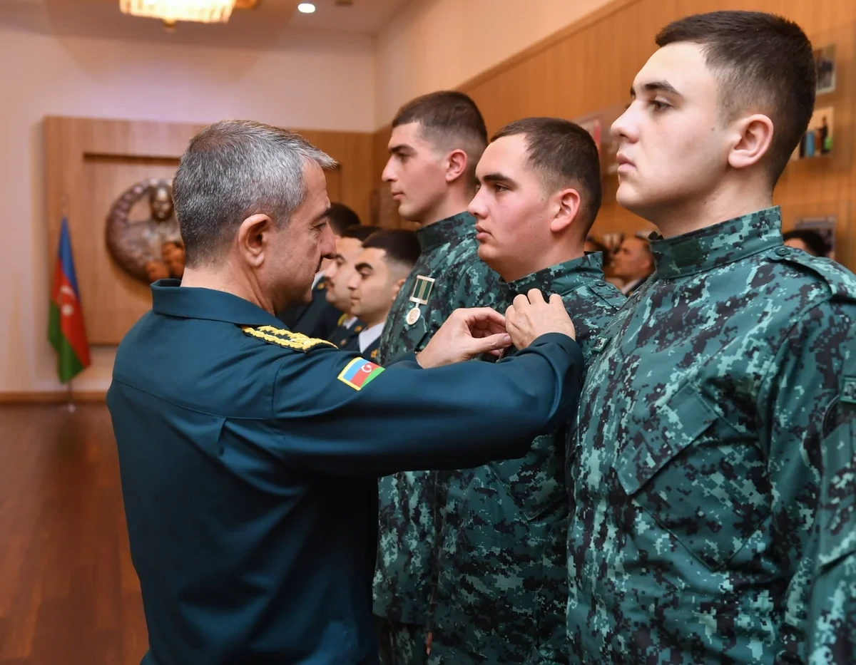 Elçin Quliyev fərqlənən hərbi qulluqçuları təltif etdi — 4