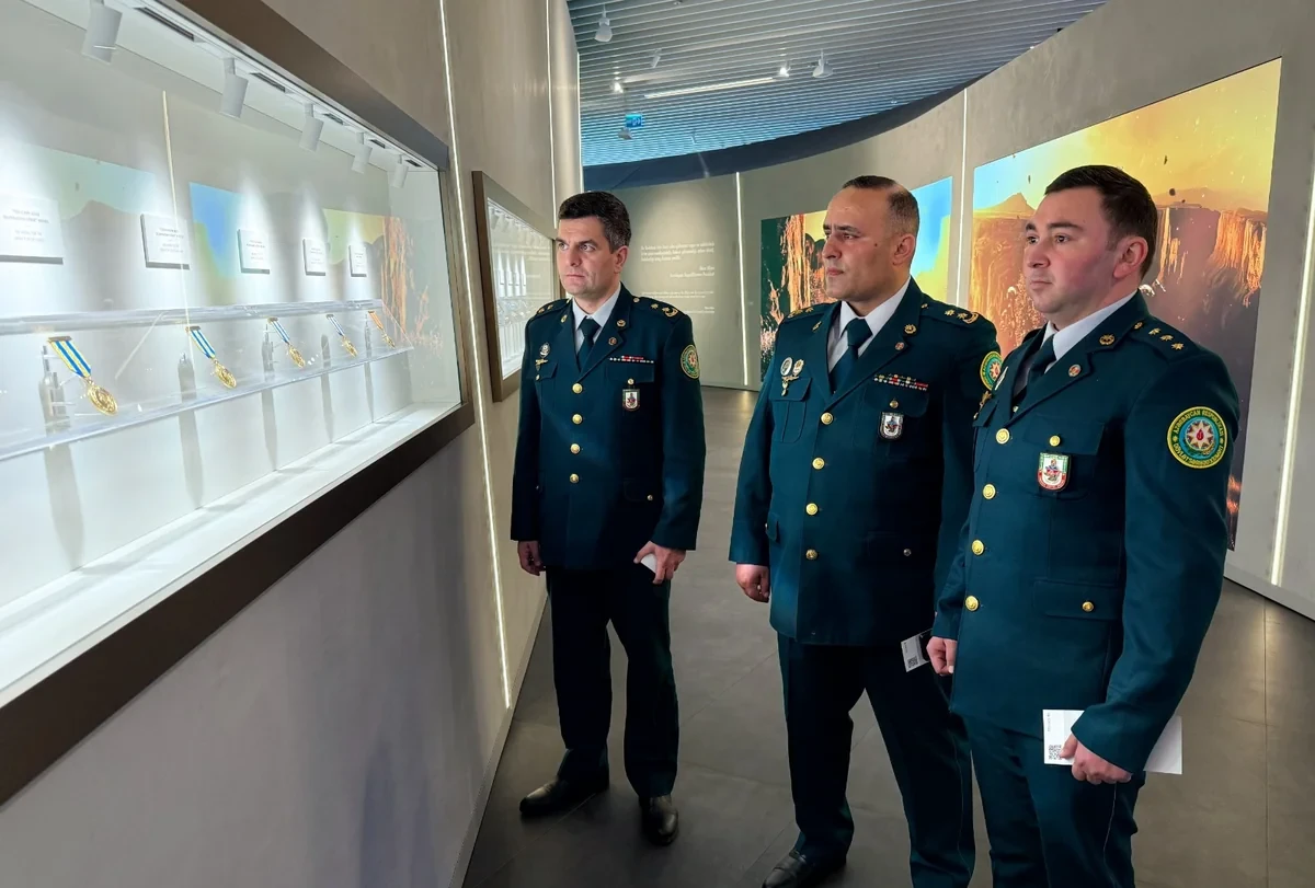 Elçin Quliyev fərqlənən hərbi qulluqçuları təltif etdi — 9