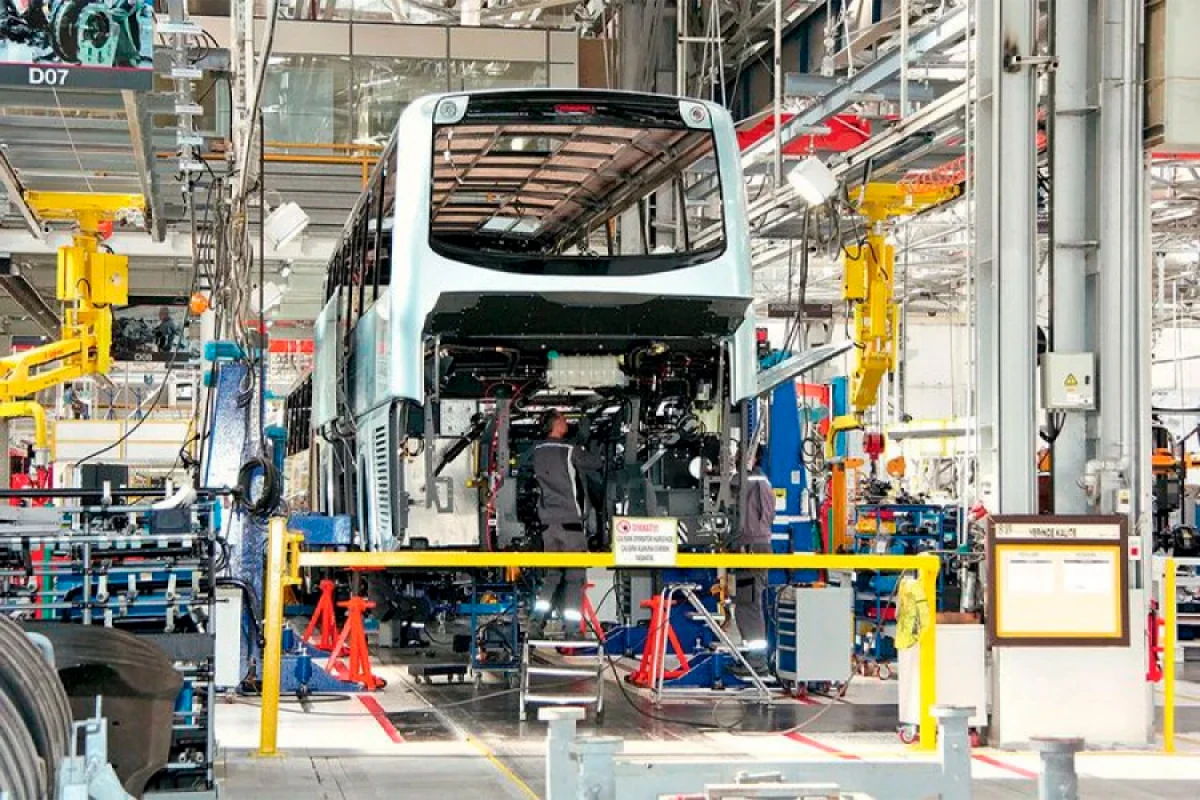 İctimai nəqliyyatın istehsalı 5 %-dən çox artdı