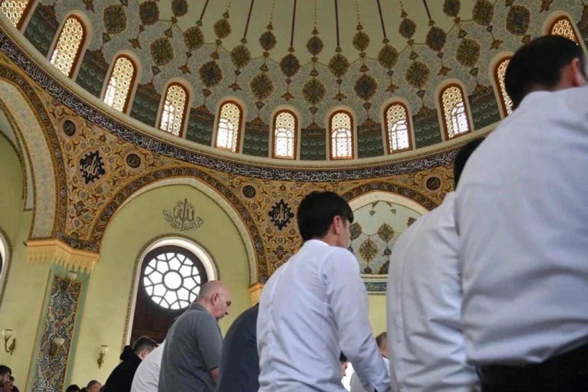Təzəpir məscidində bayram namazı qılındı