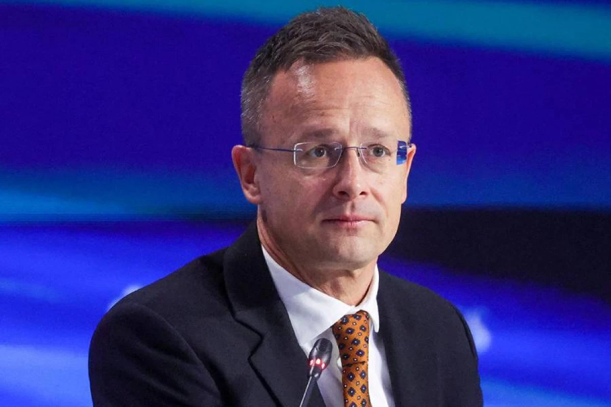 Siyarto: “Macarıstan öz əsgərlərini Yaxın Şərqə göndərməyəcək”