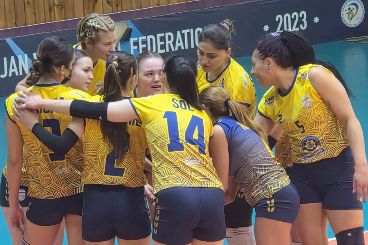 Qadın voleybolçular Yüksək Liqada