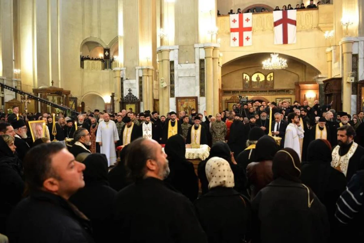 II İliya dəfn edildi: Azərbaycan rəsmiləri mərasimdə iştirak etdi