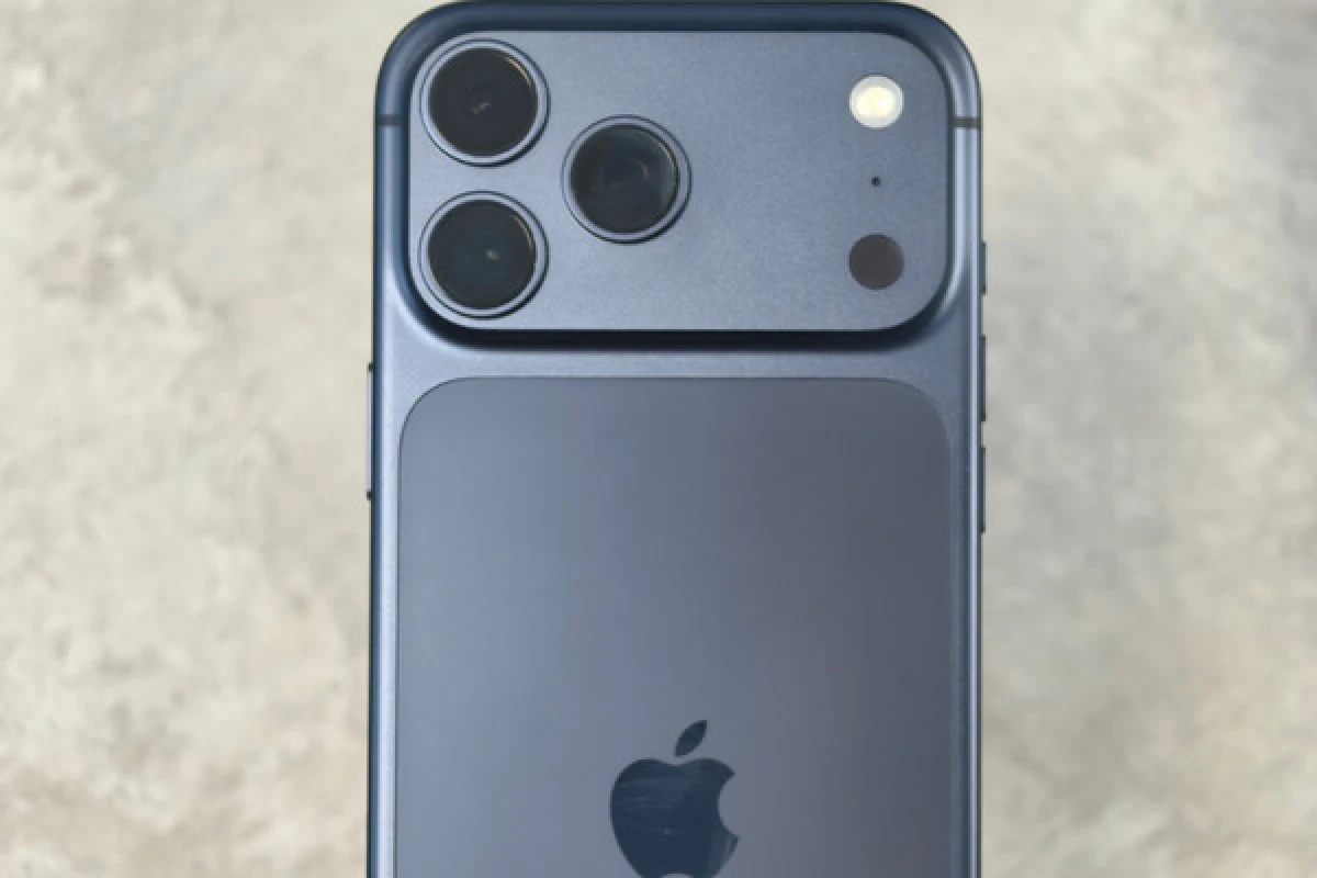 “iPhone 17 Pro” 400 milyard parametrli AI-ni işə saldı