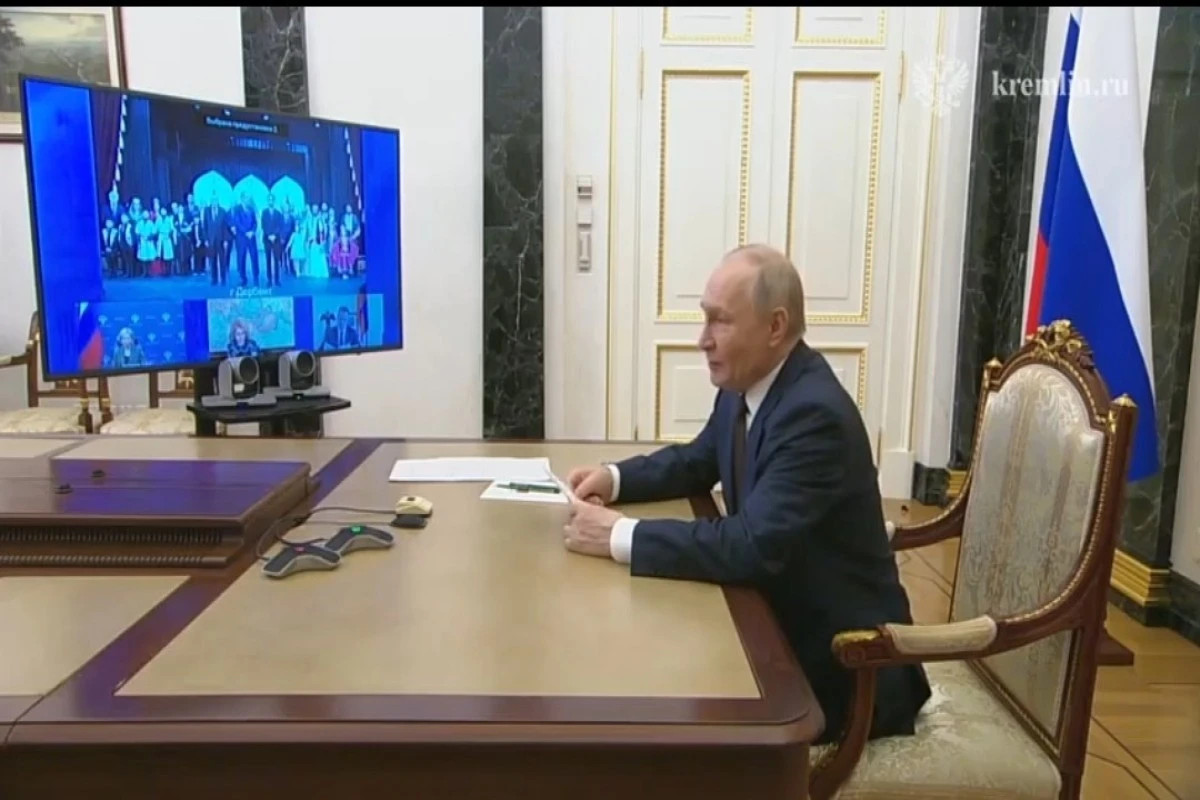 Putin Dərbənddə Azərbaycan Dövlət Musiqili Dram Teatrının açılışını etdi - YENİLƏNDİ