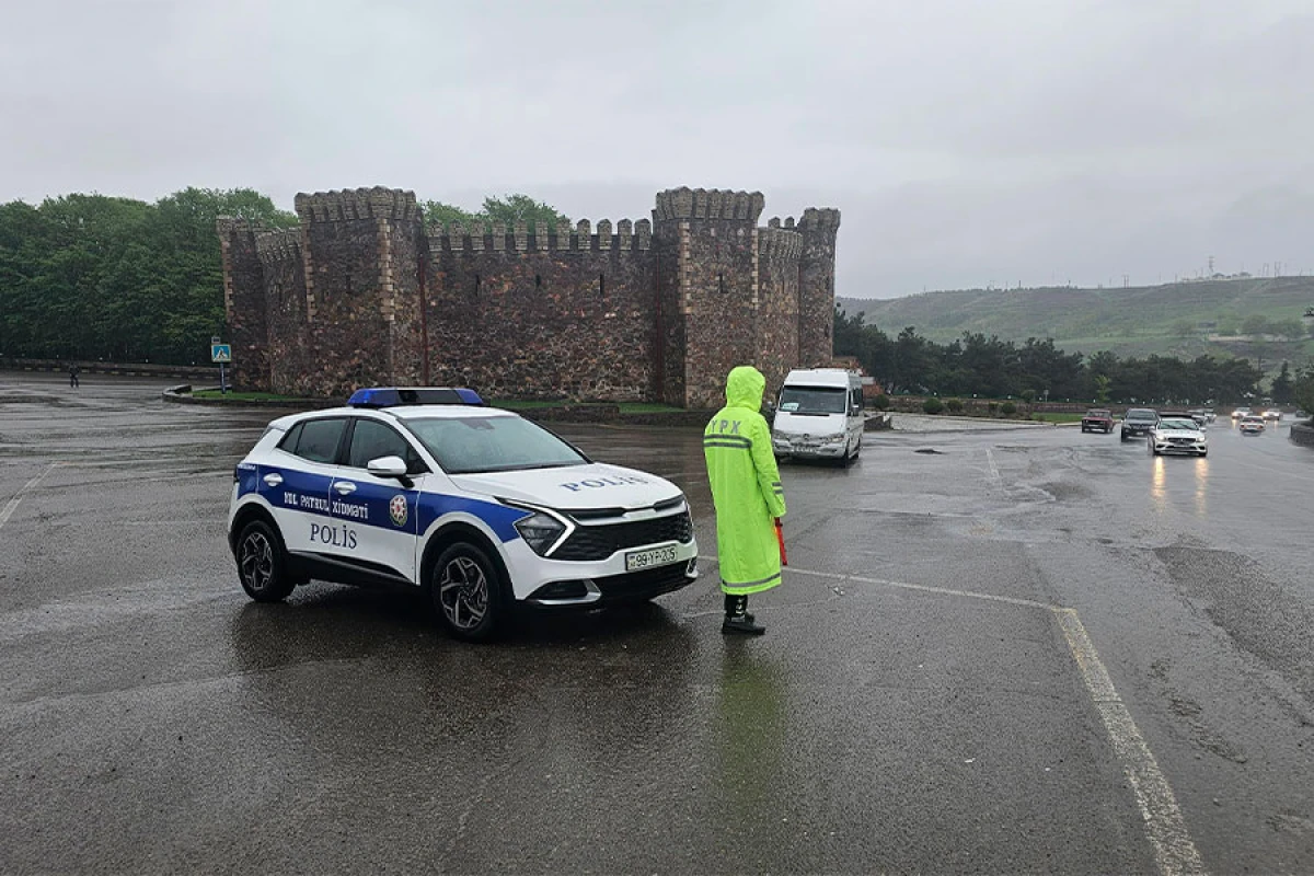 Yol polisi: Yağışlı hava yollarda qəza riskini artırır