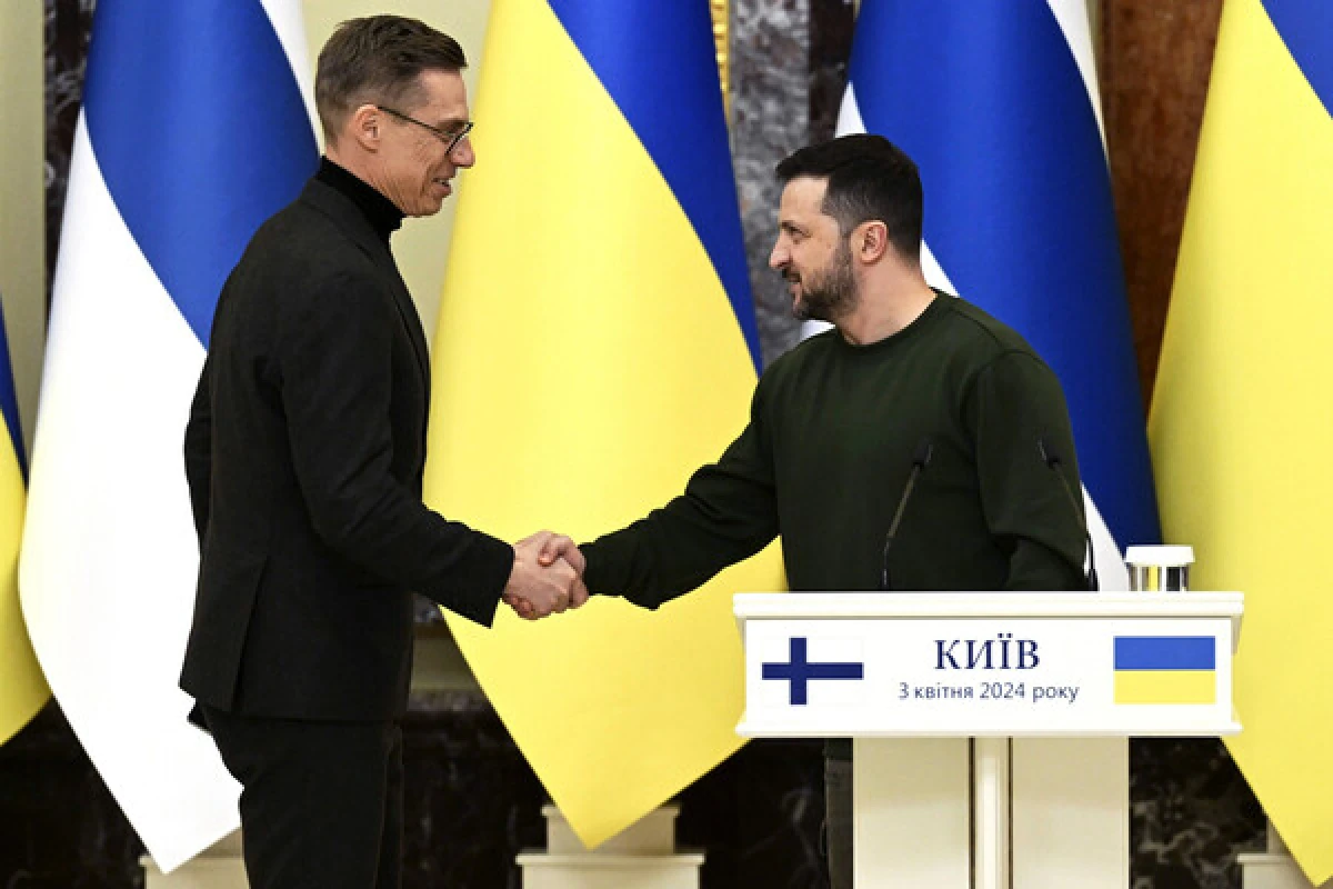 Zelenski Finlandiya lideri ilə dron insidentini müzakirə etdi