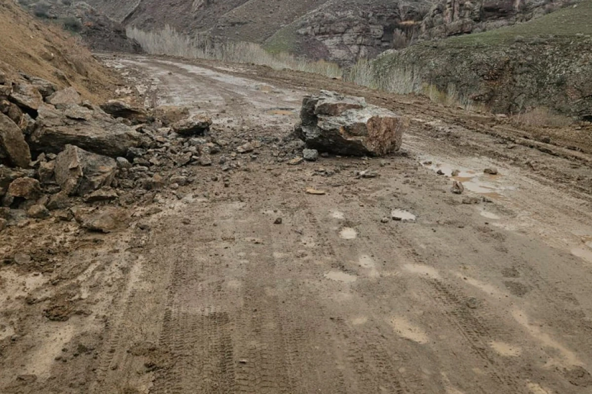Ordubadda qaya uçqunu oldu - Fotolar