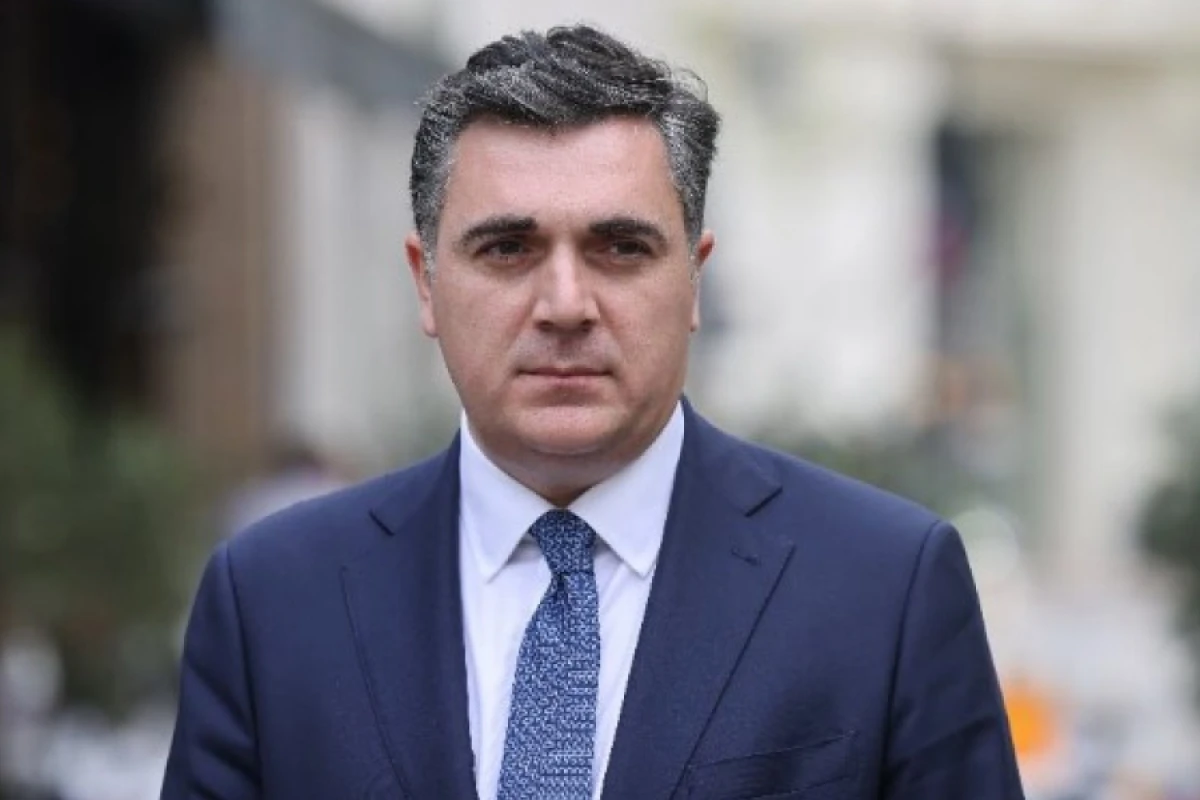 Keçmiş nazir eyni anda iki vəzifəyə təyin edildi