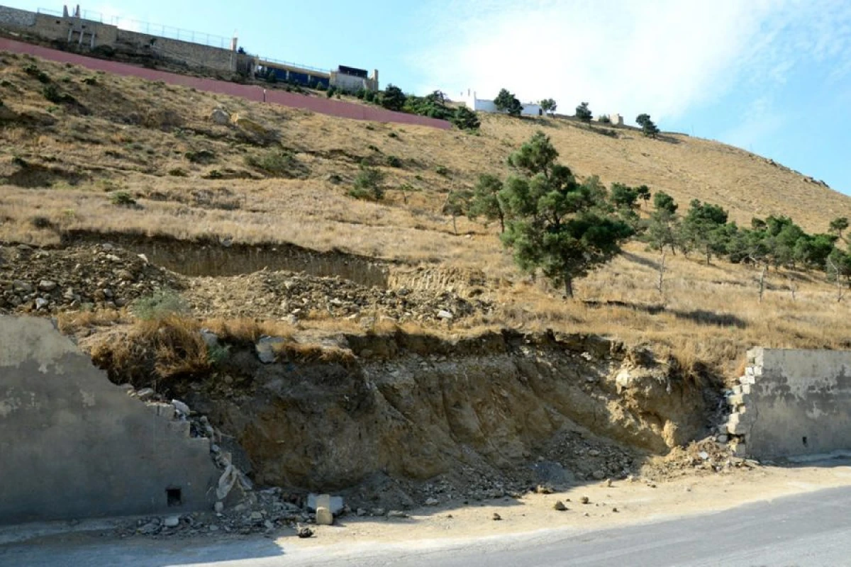 Sürüşmə təhlükəsinə görə hərəkət məhdudlaşdırıldı
