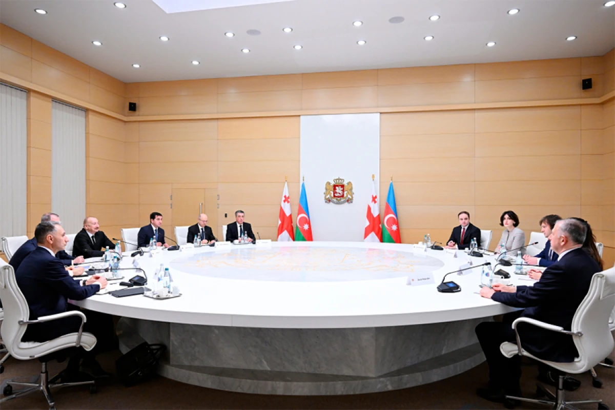 Prezident İlham Əliyevin İrakli Kobaxidze ilə geniş tərkibdə görüşü oldu