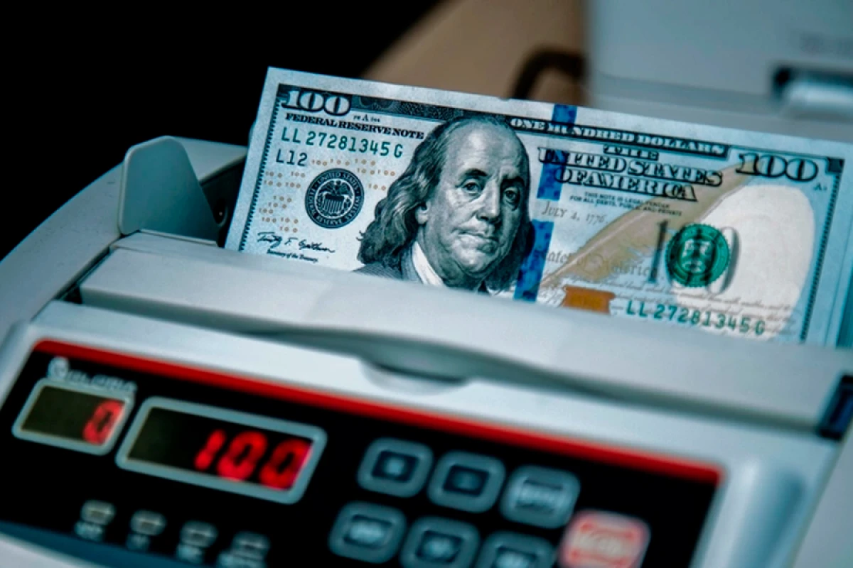 Dollar almaq istəyənlərin NƏZƏRİNƏ