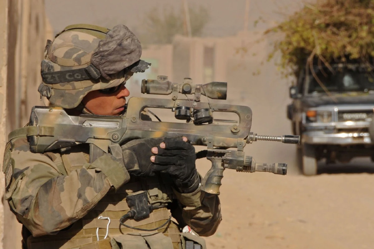 40 İLLİK ƏFSANƏ SƏHNƏDƏN ÇƏKİLİR: Fransa "FAMAS" ilə vidalaşdı
