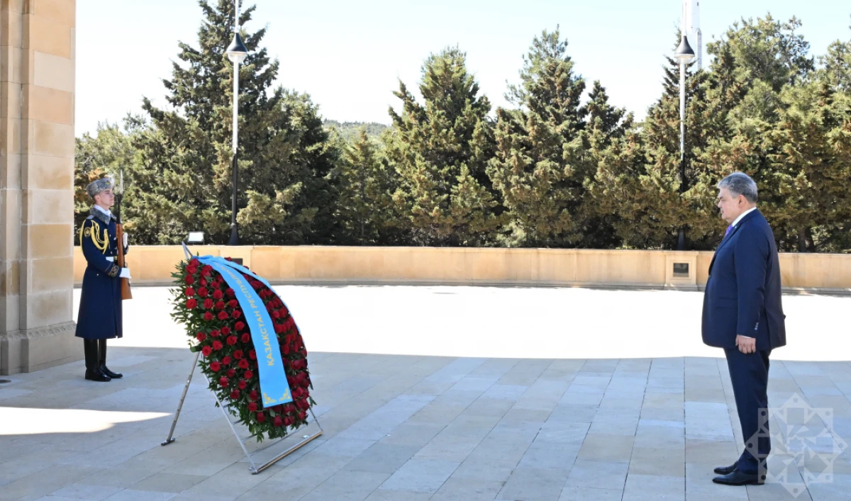 Qazaxıstan nümayəndə heyəti Şəhidlər xiyabanını və Zəfər parkını ziyarət etdi — 4
