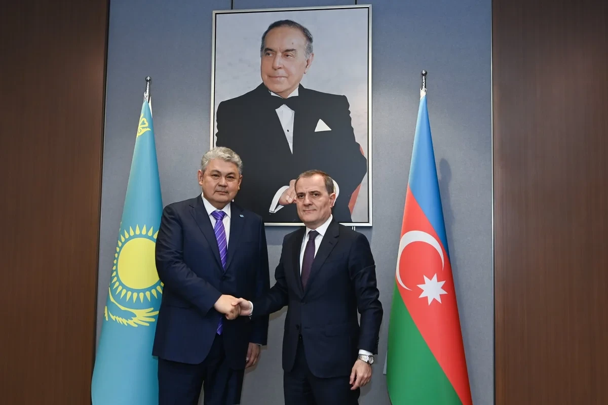 Azərbaycan və Qazaxıstan XİN rəhbərlərinin geniştərkibli görüşü keçirildi - YENİLƏNDİ 3 — 1