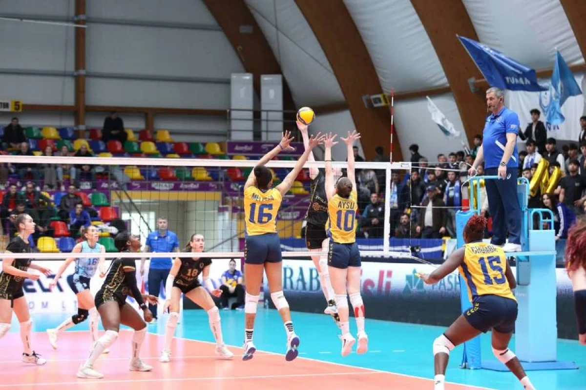 Qadın voleybolçular arasında yarımfinal mərhələsinə start verildi