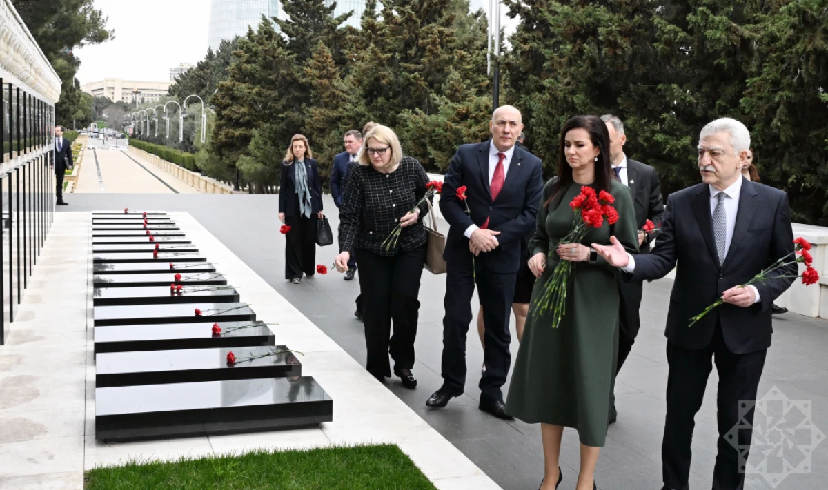 Litvanın Baş naziri Bakıda şəhidlərin xatirəsini andı — 4
