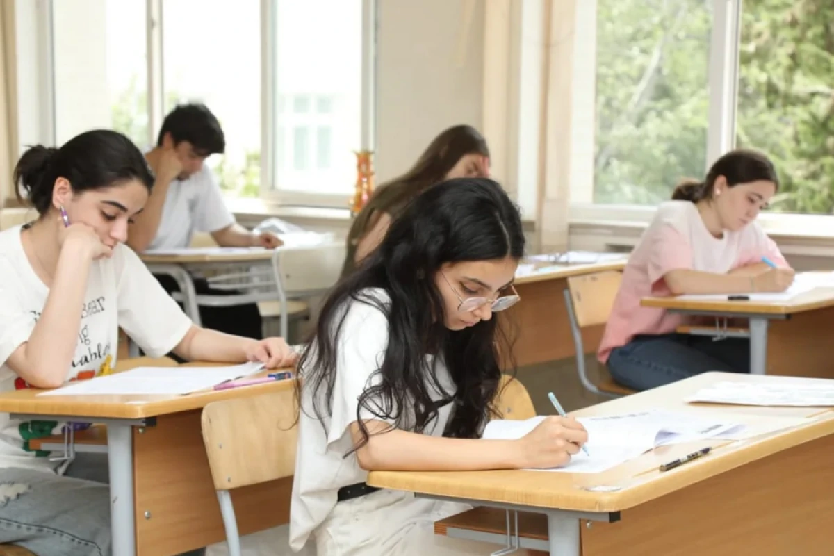 Bu gün 53 minə yaxın şagird buraxılış imtahanı verəcək