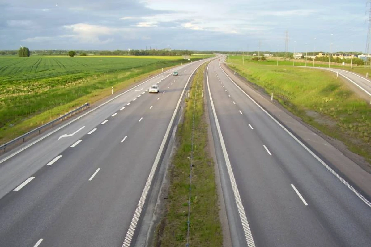 Ödənişli avtomagistrallarda maksimum sürət həddi saatda 130 km təsdiqləndi