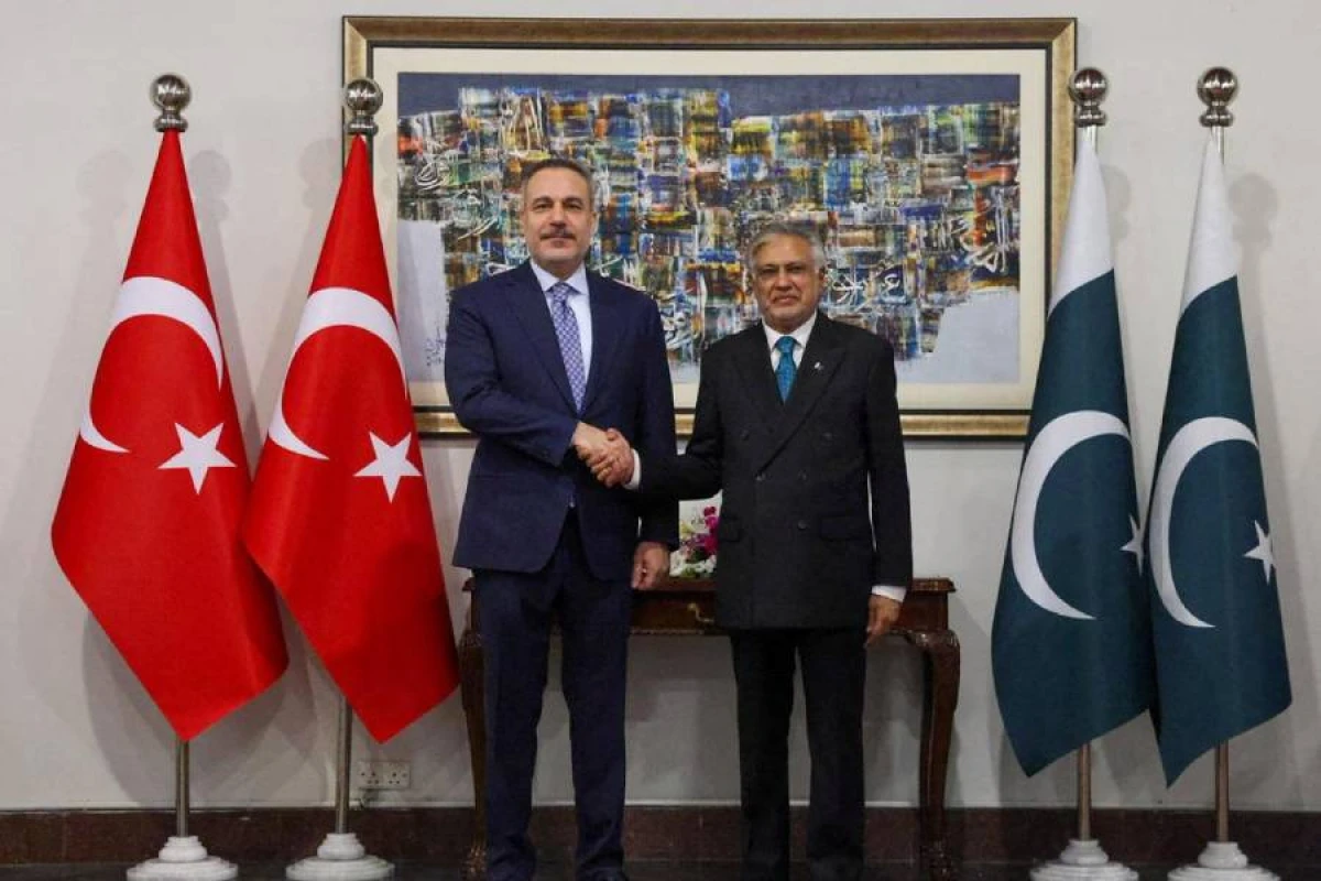 Türkiyə və Pakistanın XİN başçıları ABŞ-İran danışıqlarını müzakirə etdilər