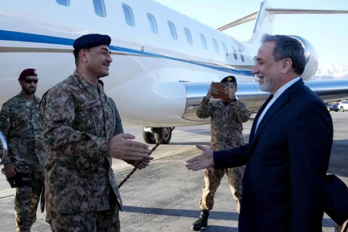 Pakistan Ordusunun baş komandanı İrana səfər etdi