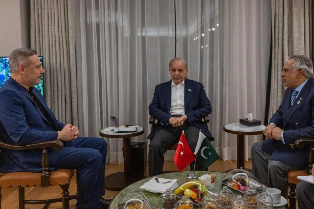 Hakan Fidan Antalyada Pakistanın Baş naziri ilə görüşdü