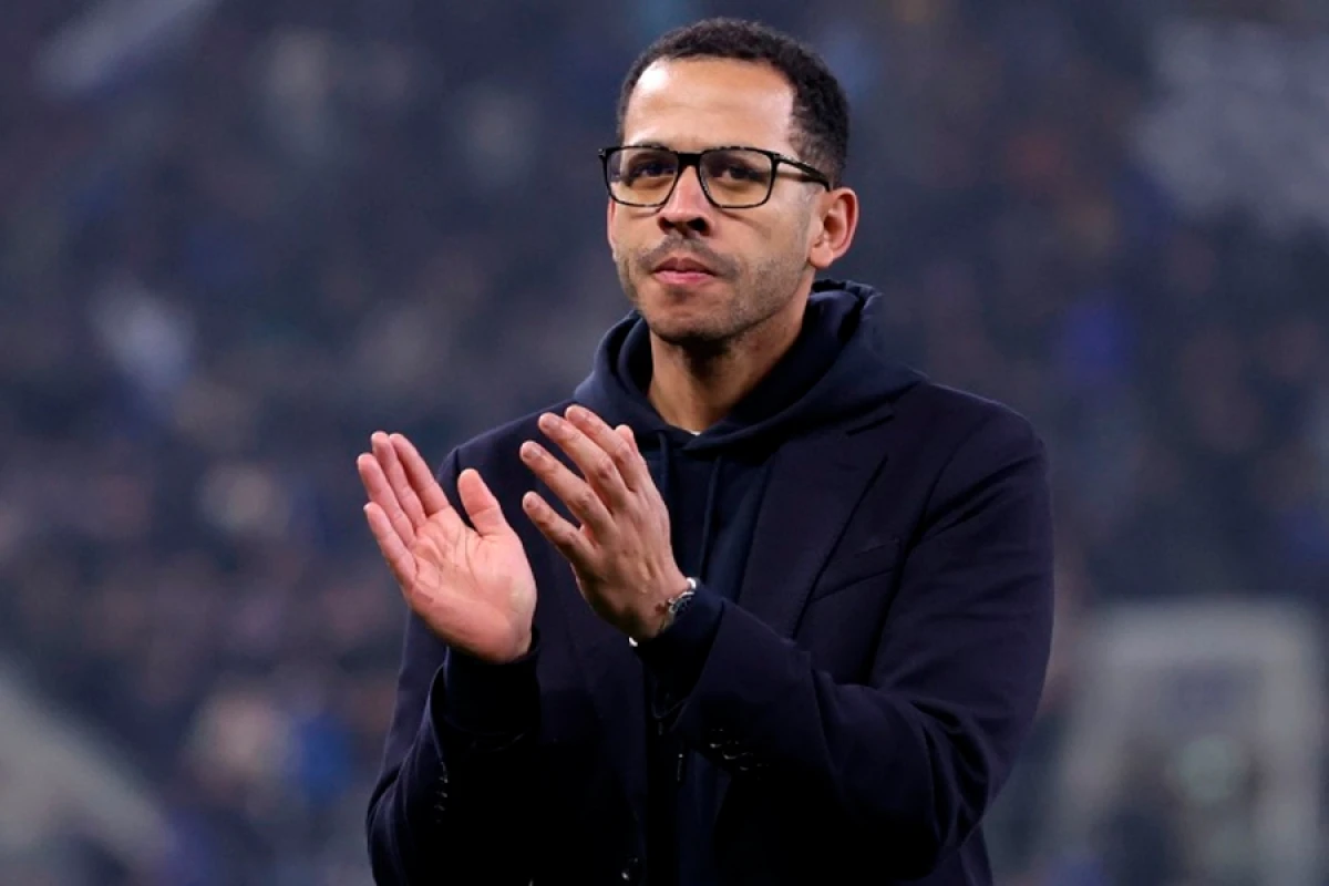 Rosenior tənqidlərə rəğmən postunda qalır!