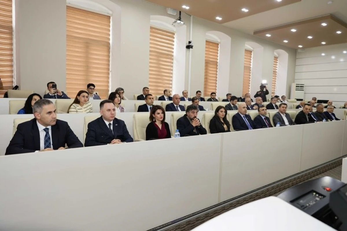 Azərbaycan iqtisadiyyatı investisiyaları necə cəlb edir və istifadə edir: Eldəniz Əmirovun kitabı təqdim edildi — 1