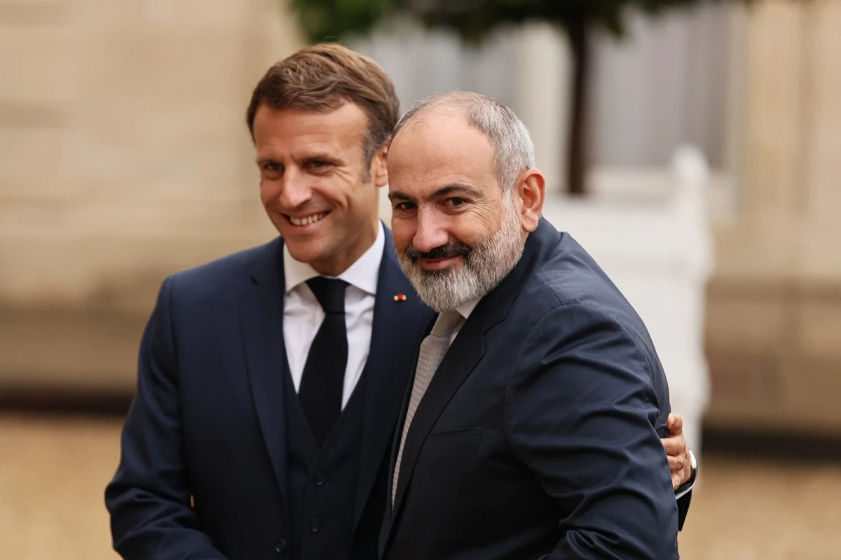 Fransa 10 illərlə Ermənistanda qalacağı strateji sazişə imza atacaq