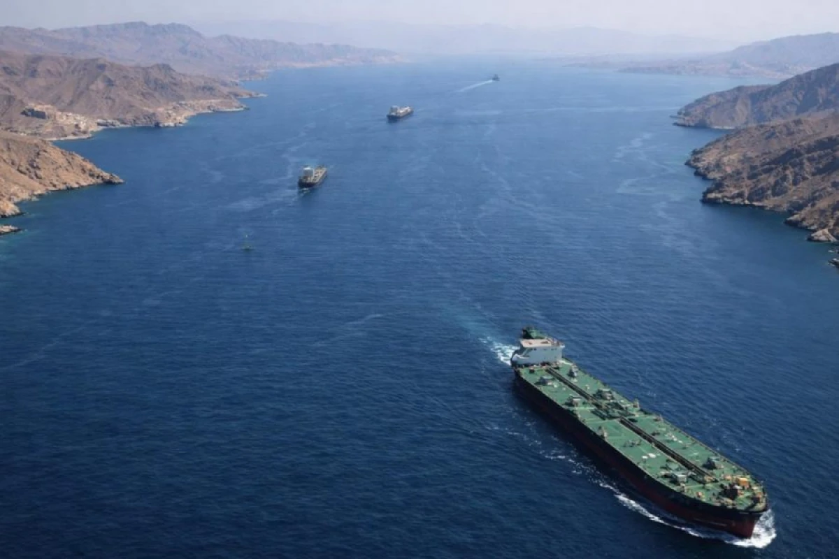 KİV: Tanker karvanı Hörmüz boğazını keçdi