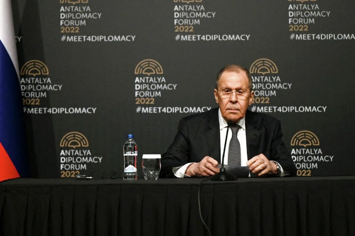 Lavrov Antalyada türkiyəli həmkarı ilə görüşdü